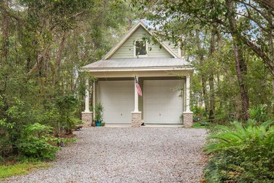 Cozy COASTAL COTTAGE on 1/2 acre lot in Historic Pt Washington - photo 4