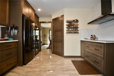 Gorgeous custom built 4 bed, 4 bath, 3+ car, 4,100+ square foot - photo 41