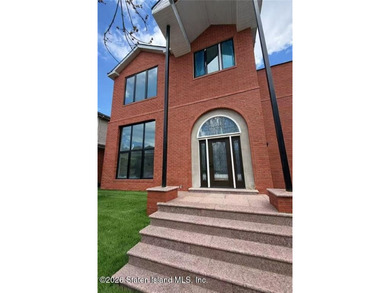 This Large Newly built demo home offering all the comforts you - photo 1