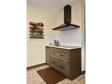 Gorgeous custom built 4 bed, 4 bath, 3+ car, 4,100+ square foot - photo 42