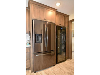 Gorgeous custom built 4 bed, 4 bath, 3+ car, 4,100+ square foot - photo 43