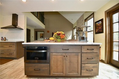 Gorgeous custom built 4 bed, 4 bath, 3+ car, 4,100+ square foot - photo 44
