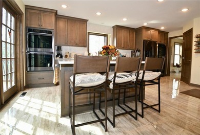 Gorgeous custom built 4 bed, 4 bath, 3+ car, 4,100+ square foot - photo 45