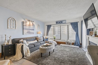 Ocean-view one-bedroom, one-and-a-half-bathroom condo with a - photo 3