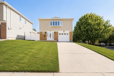 Welcome to this beautifully updated raised ranch in the heart of - photo 3