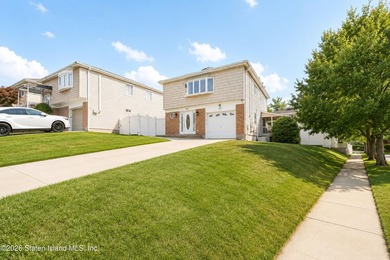 Welcome to this beautifully updated raised ranch in the heart of - photo 4