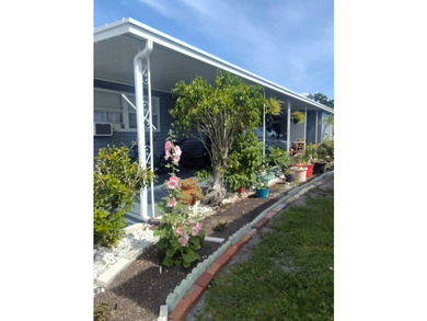Newly painted gorgeous 2 bedroom, 1 bath single wide mobile home - photo 3