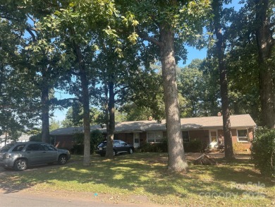 Lake Wylie Home Sale Pending in Belmont North Carolina