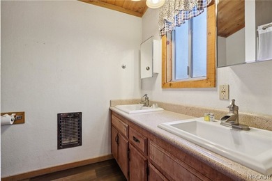 Moonridge mountain chalet with ski slope views! Nestled in the - photo 34