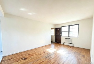 NO INTERVIEW Garden-Style 3 Bedroom Coop for Sale in Kew Garden - photo 5