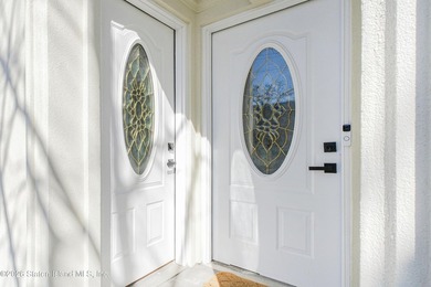 Fully gut-renovated 3 bedroom home in heart of 10309. Features a - photo 5