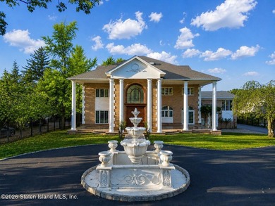 A truly irreplaceable offering on Todt Hill, this extraordinary - photo 1