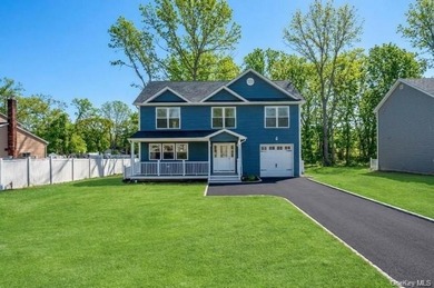 New energy efficient home, 6 bedrooms with 10 ft ceilings in - photo 1