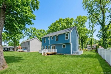 New energy efficient home, 6 bedrooms with 10 ft ceilings in - photo 2