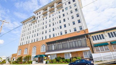 Updated one-bedroom condominium located in the iconic Flanders