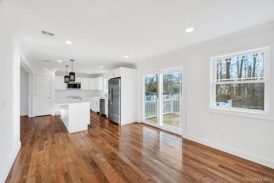 New energy efficient home, 6 bedrooms with 10 ft ceilings in - photo 9