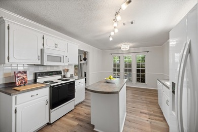 Welcome to this beautiful 4BR/3BA home tucked away on a quiet - photo 13