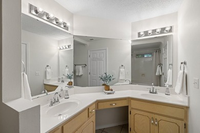 Welcome to this beautiful 4BR/3BA home tucked away on a quiet - photo 20