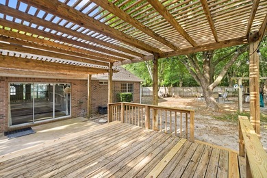Welcome to this beautiful 4BR/3BA home tucked away on a quiet - photo 35