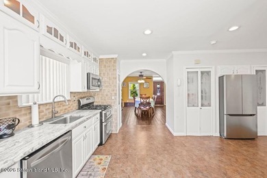 Welcome home to this classic 4-5 bedroom, 2 bath brick Colonial - photo 10