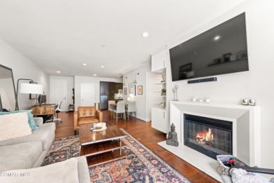 (private lake, pond, creek) Condo For Sale in Toluca Lake California