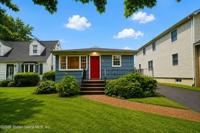 Welcome to your dream home! This beautiful, renovated and - photo 1