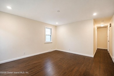 Welcome to your dream home! This beautiful, renovated and - photo 2