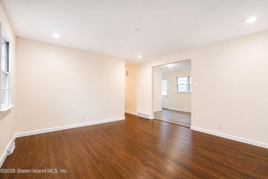 Welcome to your dream home! This beautiful, renovated and - photo 3