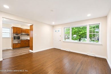 Welcome to your dream home! This beautiful, renovated and - photo 4
