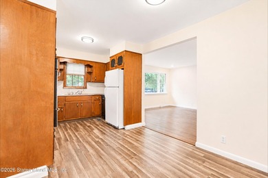 Welcome to your dream home! This beautiful, renovated and - photo 7