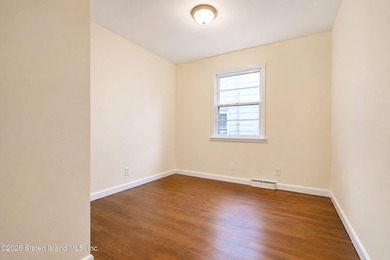 Welcome to your dream home! This beautiful, renovated and - photo 10