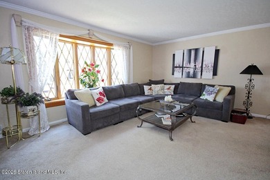 WELCOME TO THIS BEAUTIFUL & METICULOUSLY KEPT COLONIAL SITUATED - photo 7