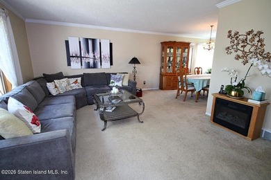 WELCOME TO THIS BEAUTIFUL & METICULOUSLY KEPT COLONIAL SITUATED - photo 8