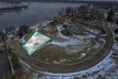 Lake Ponemah Lot For Sale in Fenton Michigan