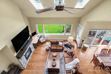 Move into this immaculate custom-built 3-bedroom, 2.5-bath, open - photo 14