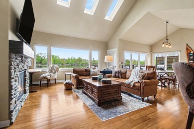 Move into this immaculate custom-built 3-bedroom, 2.5-bath, open - photo 15