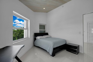Extensively renovated CBS pool home in desirable Duck Key - photo 19