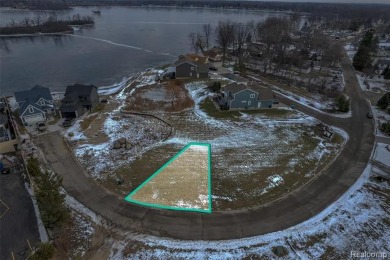 Lake Ponemah Lot For Sale in Fenton Michigan