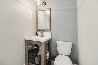 Move into this immaculate custom-built 3-bedroom, 2.5-bath, open - photo 25
