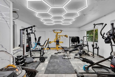 Extensively renovated CBS pool home in desirable Duck Key - photo 30