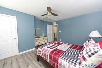 Welcome to Honey Meadows and to this well kept end-unit townhome