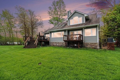 Move into this immaculate custom-built 3-bedroom, 2.5-bath, open - photo 37