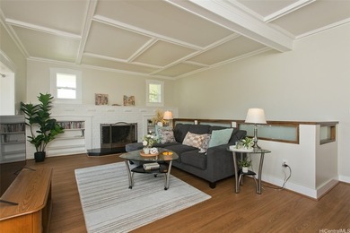 Nestled in the lush and prestigious Manoa Valley, this expansive - photo 2