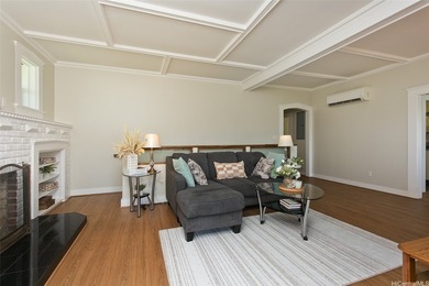 Nestled in the lush and prestigious Manoa Valley, this expansive - photo 3