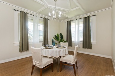 Nestled in the lush and prestigious Manoa Valley, this expansive - photo 8