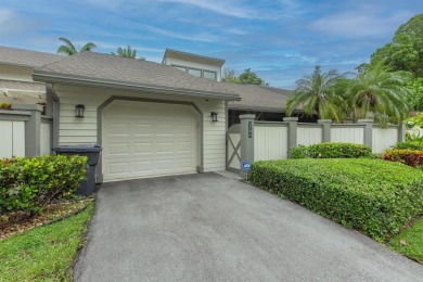 (private lake, pond, creek) Home For Sale in Wellington Florida