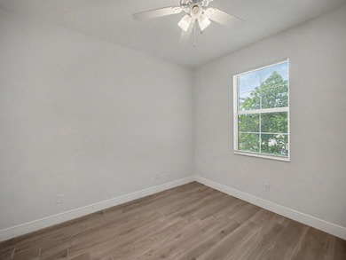 Welcome to this beautifully maintained 2-bedroom + den, 2-bath - photo 12