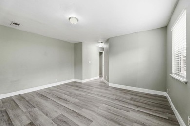 Welcome to this beautifully well maintained 4-bedroom - photo 17