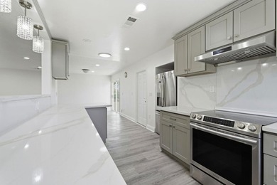 Welcome to this beautifully well maintained 4-bedroom - photo 21