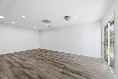 Welcome to this beautifully well maintained 4-bedroom - photo 23